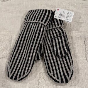 NWT Lululemon Black and muted multicolored Striped Mittens